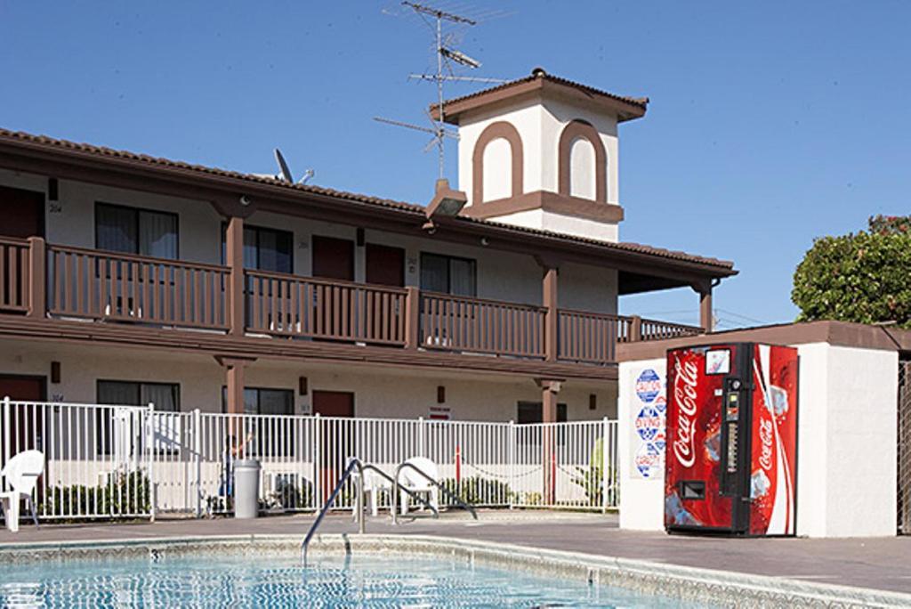 Ez 8 Motel Newark Esterno foto
